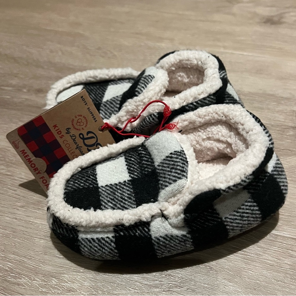 NWT Cat & Jack slippers for toddler boys buffalo plaid holiday gift. Size 7-8